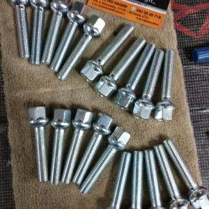 Bullone Ruota Sferico per Cerchi in Lega misura 12x1,50 Lunghezza 60 mm Chiave 17 Acciaio 10.9 ( testa bulloni ) xb11s