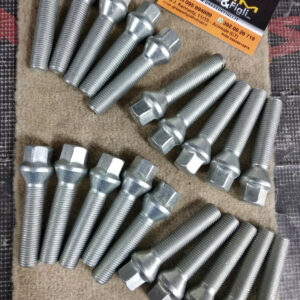 Bullone Ruota Conico per Cerchi in Lega misura 14x1,50 Lunghezza 55 mm Chiave 17 Acciaio 10.9 ( testa bulloni ) xb79
