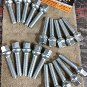 Bullone Ruota Sferico per Cerchi in Lega misura 12x1,50 Lunghezza 50 mm Chiave 17 Acciaio 10.9 ( testa bulloni ) xb91