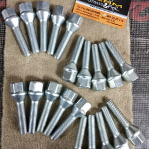 Bullone Ruota Conico per Cerchi in Lega misura 12x1,50 Lunghezza 45 mm Chiave 19 Acciaio 10.9 ( testa bulloni ) xb94