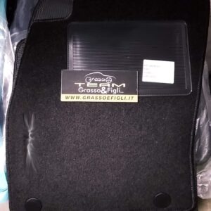 Set Tappeti Auto Fiat Punto 2012 > in Moquette Nero con Rinforzo Battitacco e Velcro di fissaggio ricamato