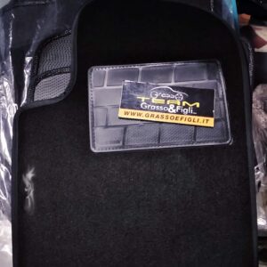 Set Tappeti Auto Fiat Panda dal 2003 > 2012 mod 169 in Moquette Nero con Rinforzo Battitacco e Velcro di fissaggio ricamato