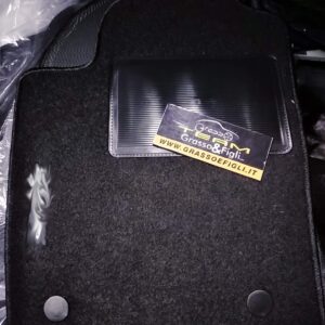 Set Tappeti Auto Alfa Romeo Giulietta in Moquette Nero con Rinforzo Battitacco e Velcro di fissaggio ricamato