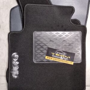 Set Tappeti Auto Citroen C1 1a serie  -  Moquette Nero con Rinforzo Battitacco e Velcro di fissaggio ricamato