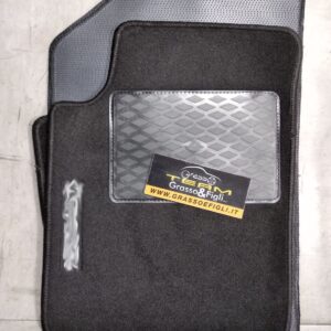 Set Tappeti Auto Citroen C3  3a serie dal 2016 > -  Moquette Nero con Rinforzo Battitacco e Velcro di fissaggio ricamato