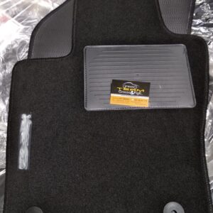 Set Tappeti Auto Jeep Renegade 2014 > / -  Moquette Nero con Rinforzo Battitacco e Velcro di fissaggio ricamato