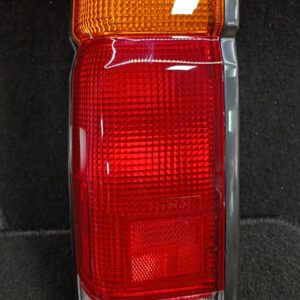 Fanalino Posteriore Sinistro NISSAN KING CAB RD21 dal 1992 > Rosso Arancio Bianco Lungo 40cm GRRM50530